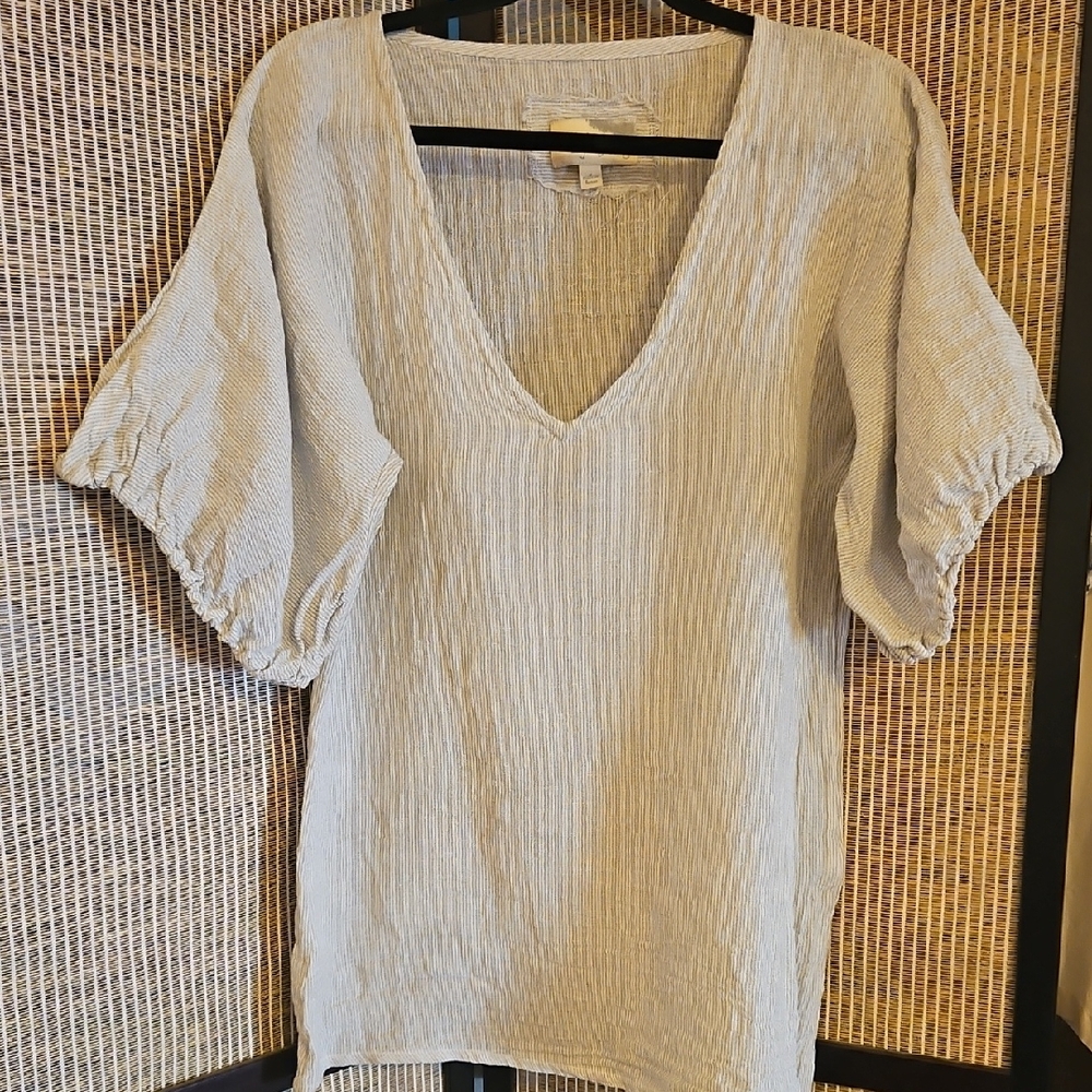Elizabeth and James Cream and Gray Knit Top
